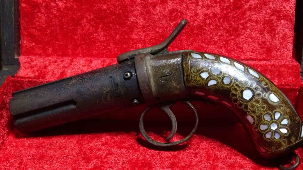 Gaziantep'te Sedef Kakma Sanatıyla Antika Silahlar Süsleniyor