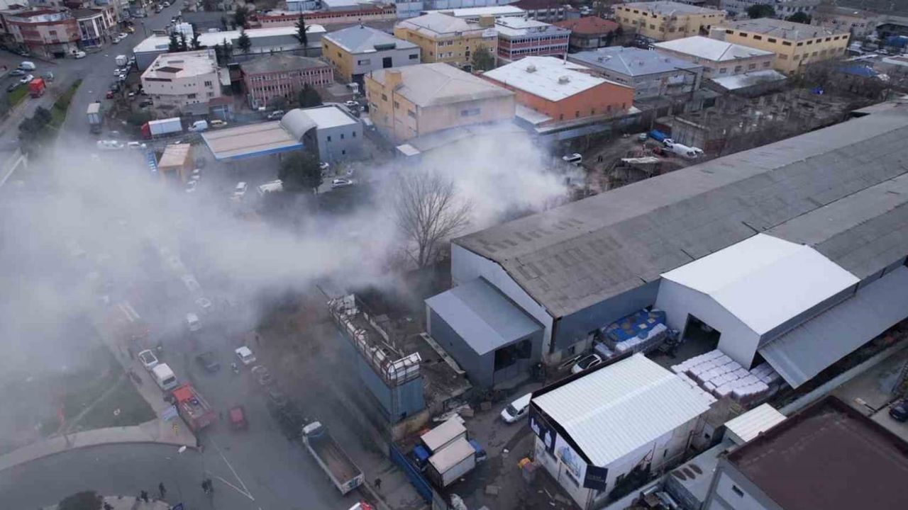Gaziosmanpaşa'da Avize Atölyesi Yangını Havadan Görüntülendi