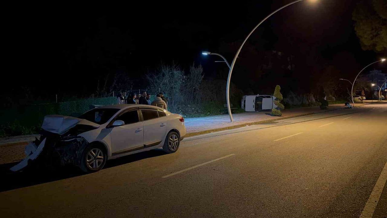 Gazipaşa'da Otomobile Çarpan Sürücü Olay Yerinden Kaçtı