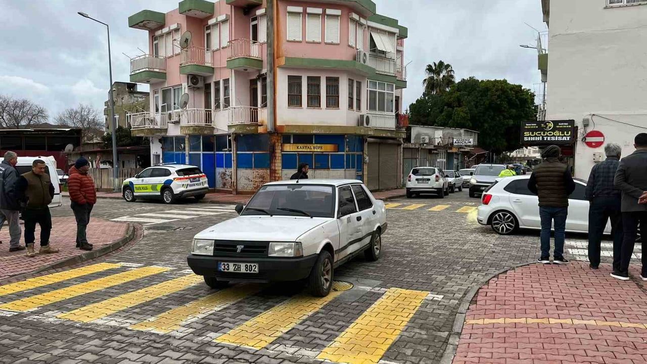 Gazipaşa'da Trafik Kazası: Otomobil ile Motosiklet Çarpıştı