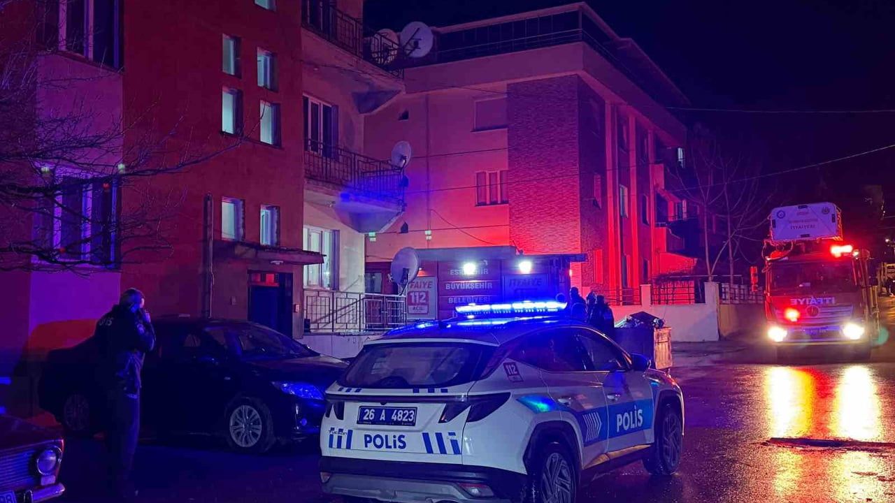 Genç Bunalımda Evinde Yangın Çıkardı