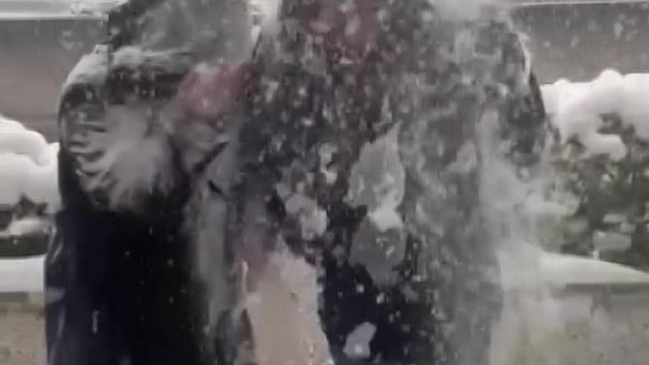 Genç Çiftin Selfie Deneyimi Soğuk Bir Şoka Dönüştü