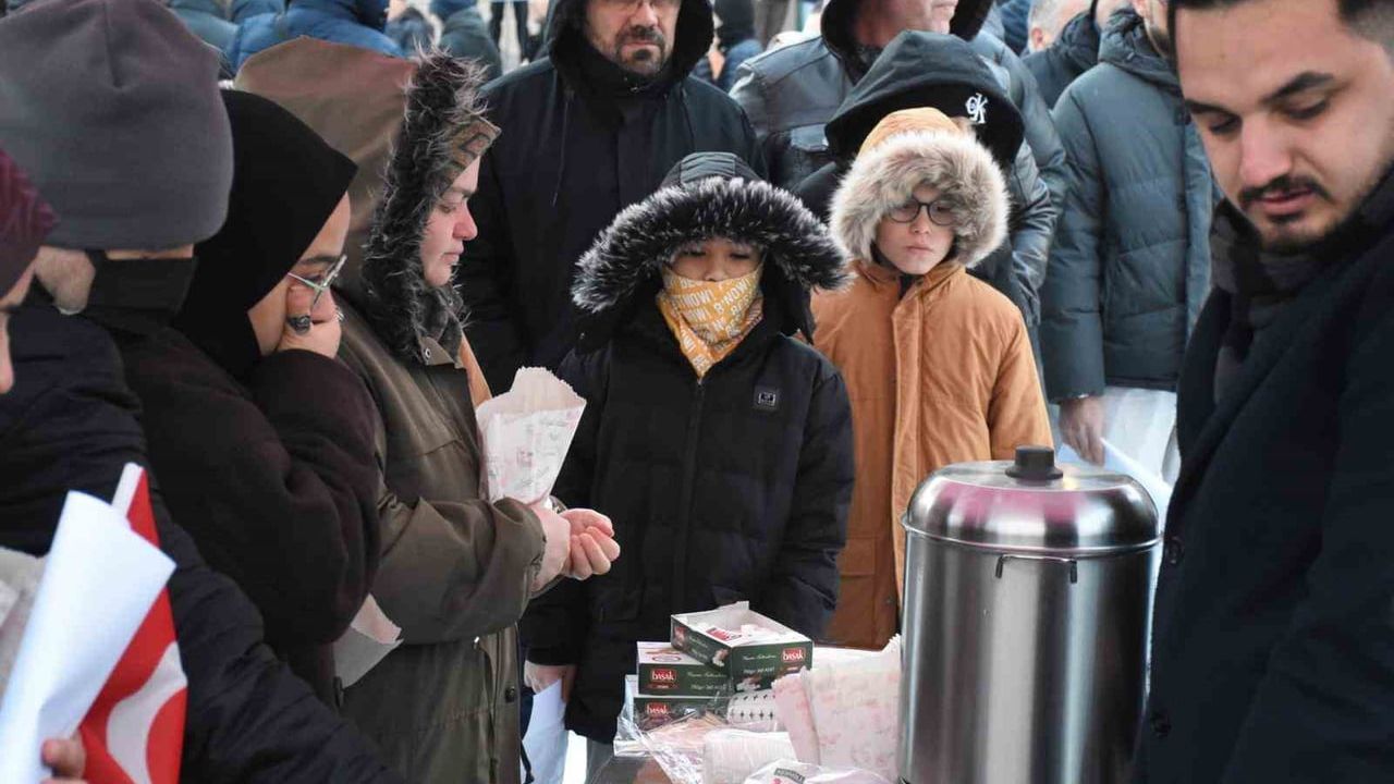 Gençler Bir Araya Gelerek Yeni Yılı Karşıladı