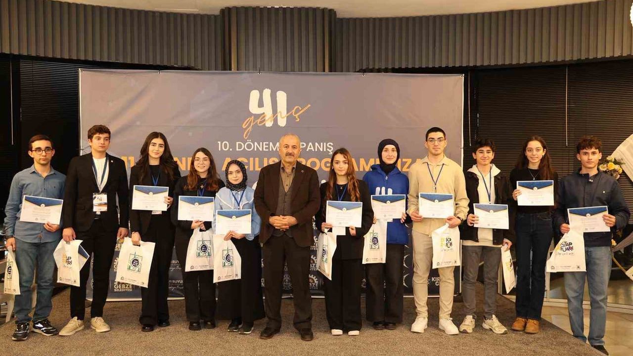 Gençler Geleceğin Teknolojilerini Öğreniyor