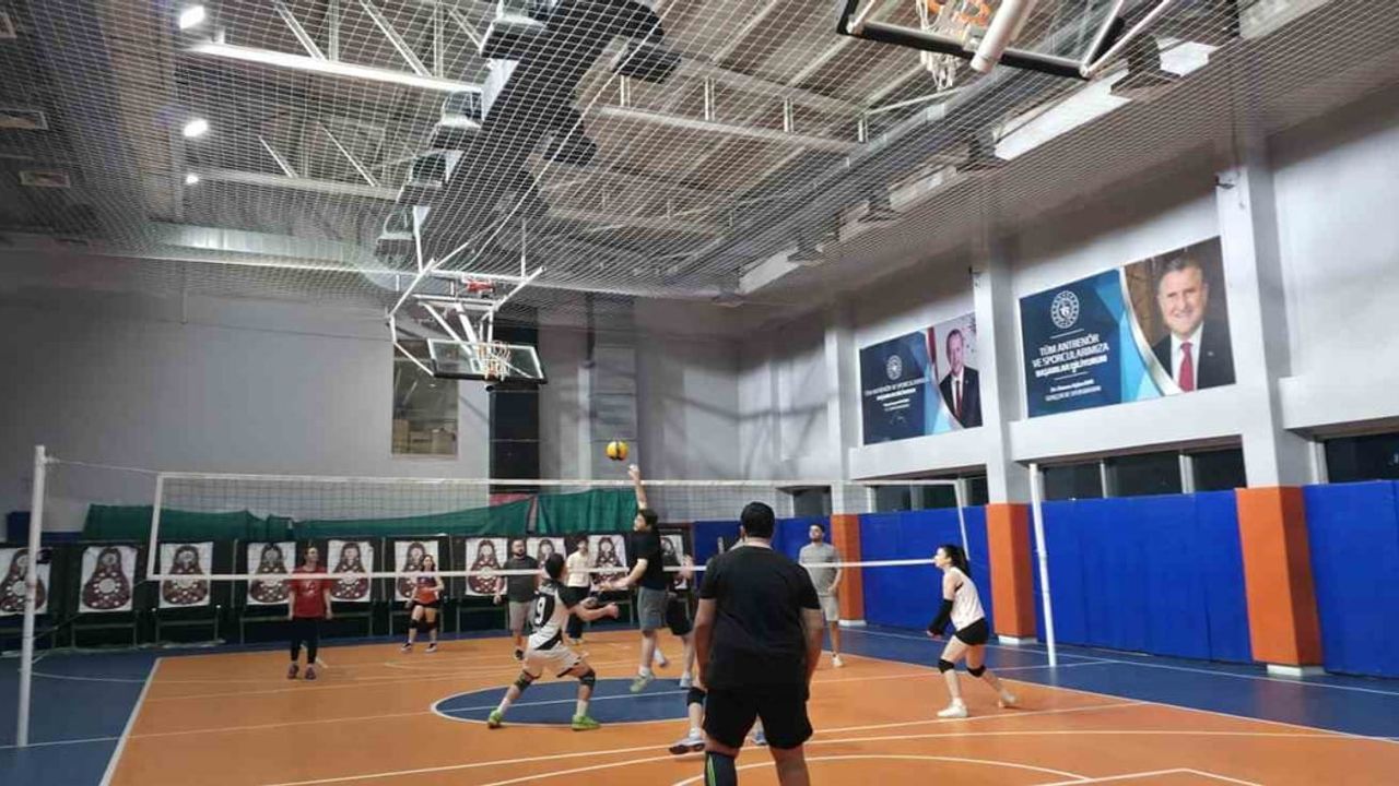 Gençler Voleybol Etkinliğinde Buluştu