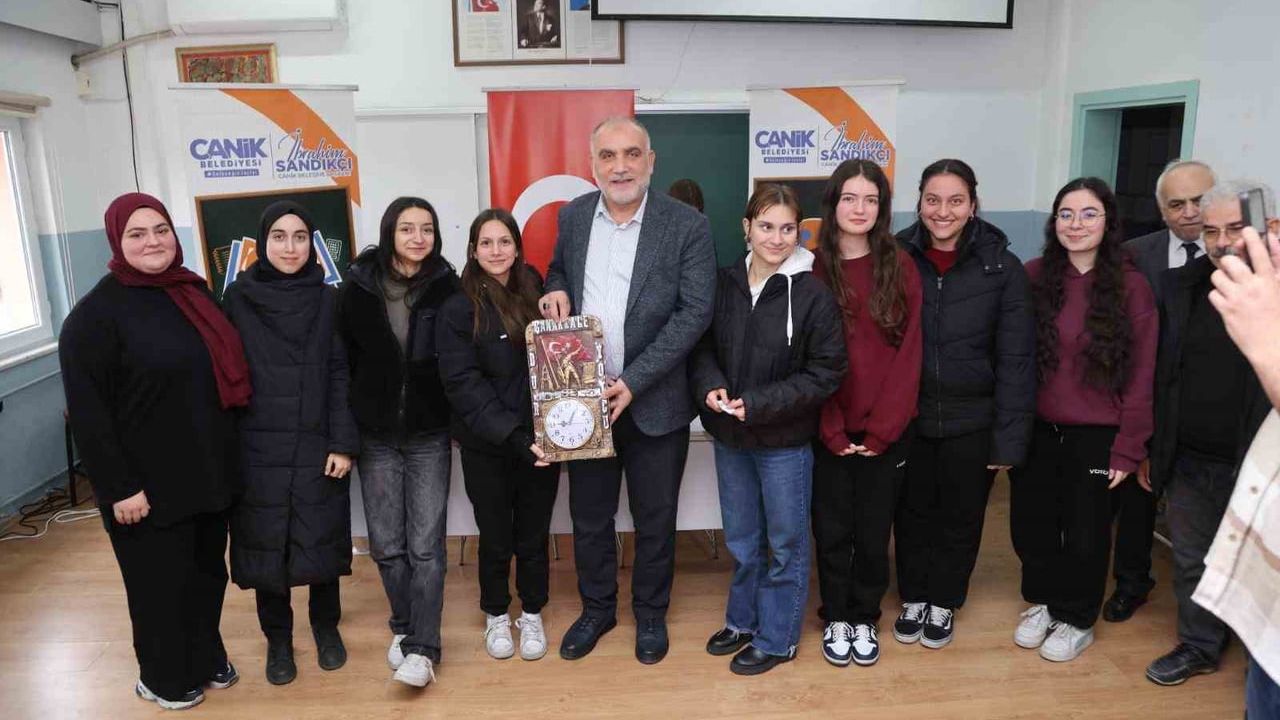 Gençlerin Yanında Olan Başkan Sandıkçı'dan Eğitim Destekleri