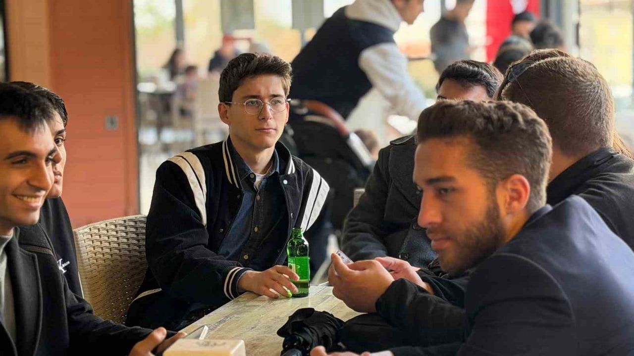 Gençlik Kafe: Gençlerin Yeni Buluşma Noktası