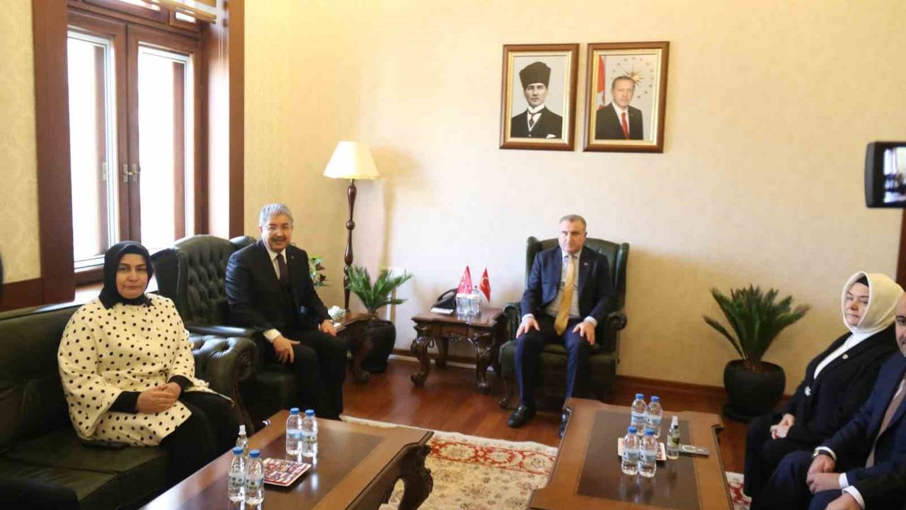 Gençlik ve Spor Bakanı Dr. Osman Aşkın Bak, Eskişehir’i Ziyaret Etti