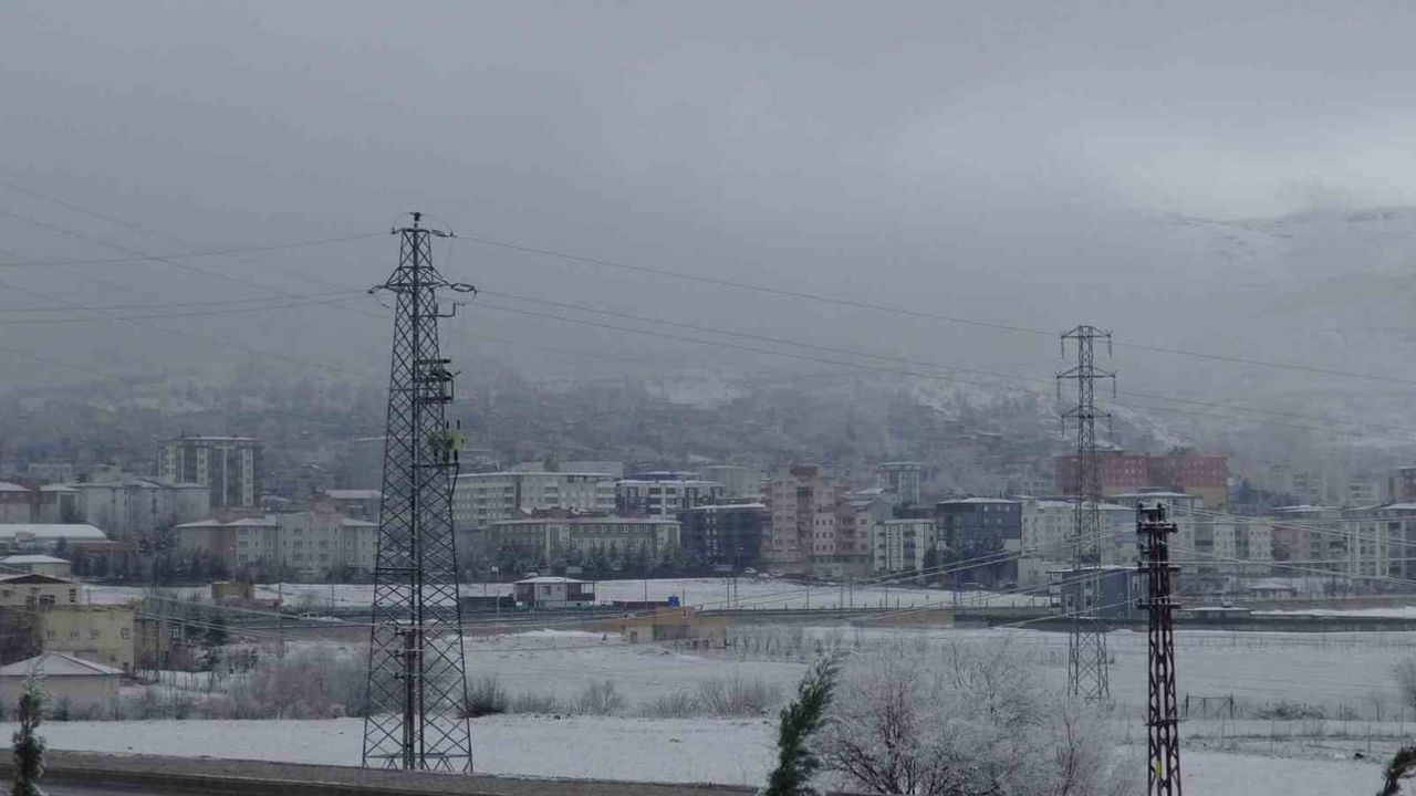 Gercüş Beyaz Örtüyle Kaplandı