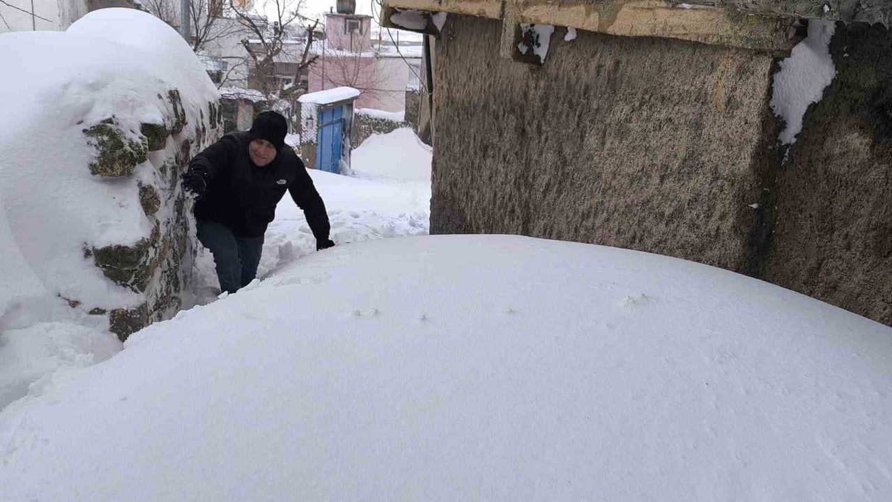 Gercüş'te Etkili Kar Yağışı Hayatı Olumsuz Etkiledi