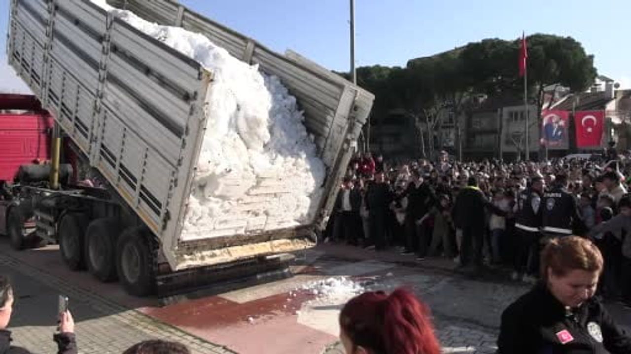 Germencik'te Karnelere Kar Sürprizi