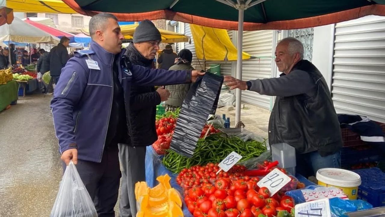 Germencik'te Semt Pazarında Sıkı Denetim Uygulandı