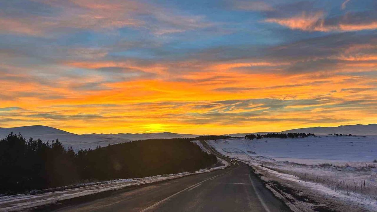 Göklerdeki Kızıla Dönüşüm: Ardahan'da Büyüleyici Gün Doğumu
