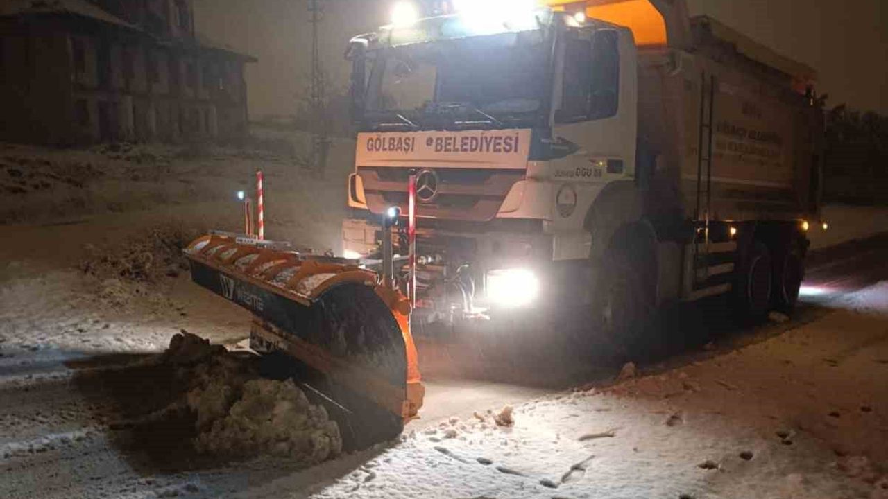 Gölbaşı Belediyesi Karla Mücadele Çalışmalarını Sürdürüyor