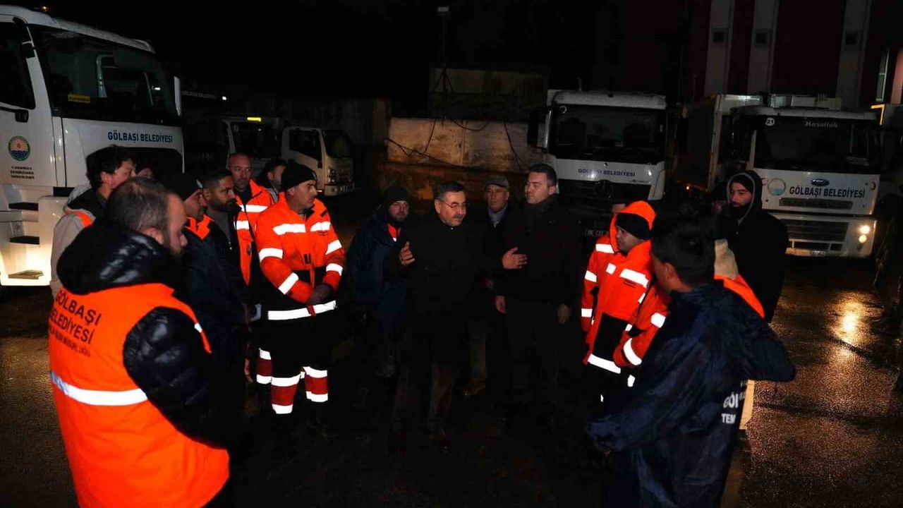 Gölbaşı'nda Karla Mücadele Çalışmaları Devam Ediyor