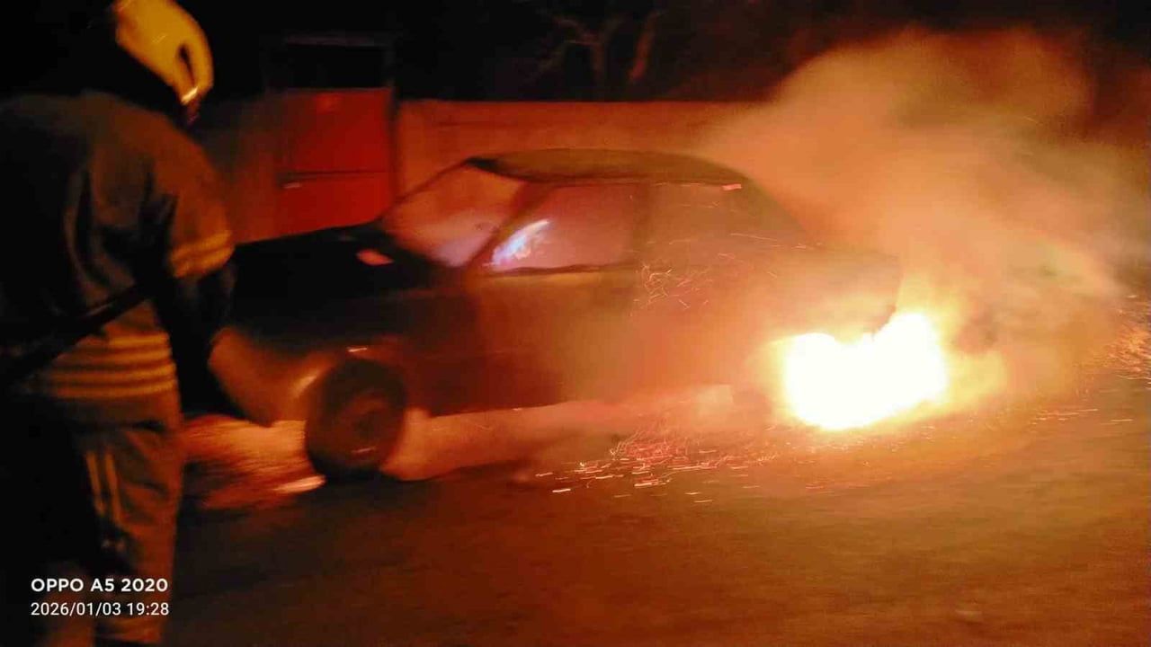 Gönen'de Araç Yangınına İtfaiye Müdahalesi