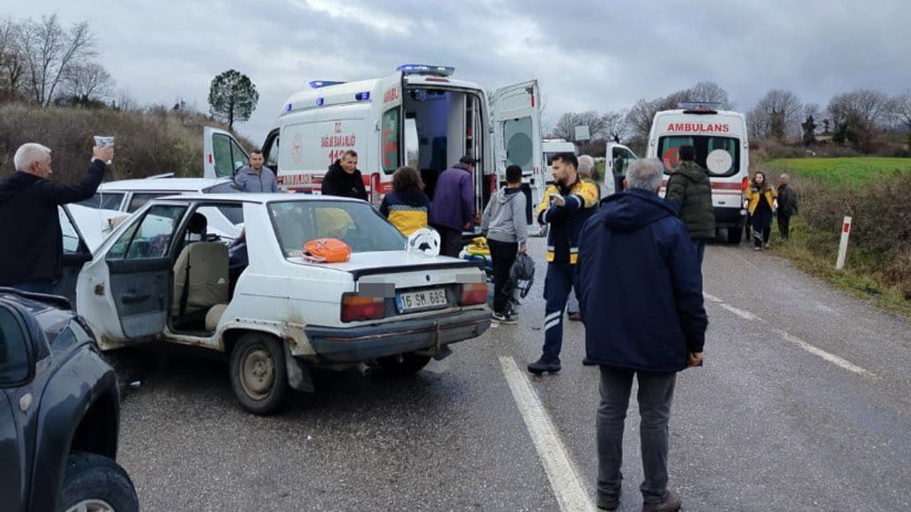 Gönen'de Trafik Kazası: 6 Yaralı