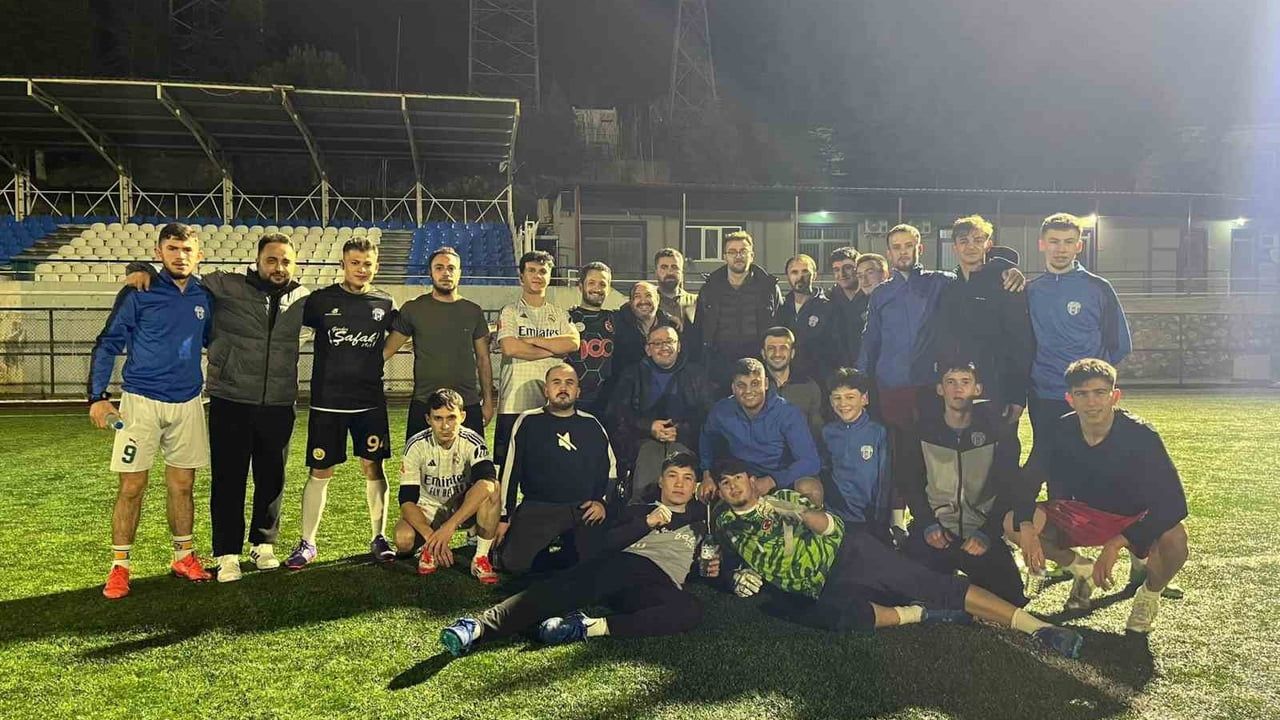 Gördes Engelliler Derneği Altıntaş Spor'u Ziyaret Etti