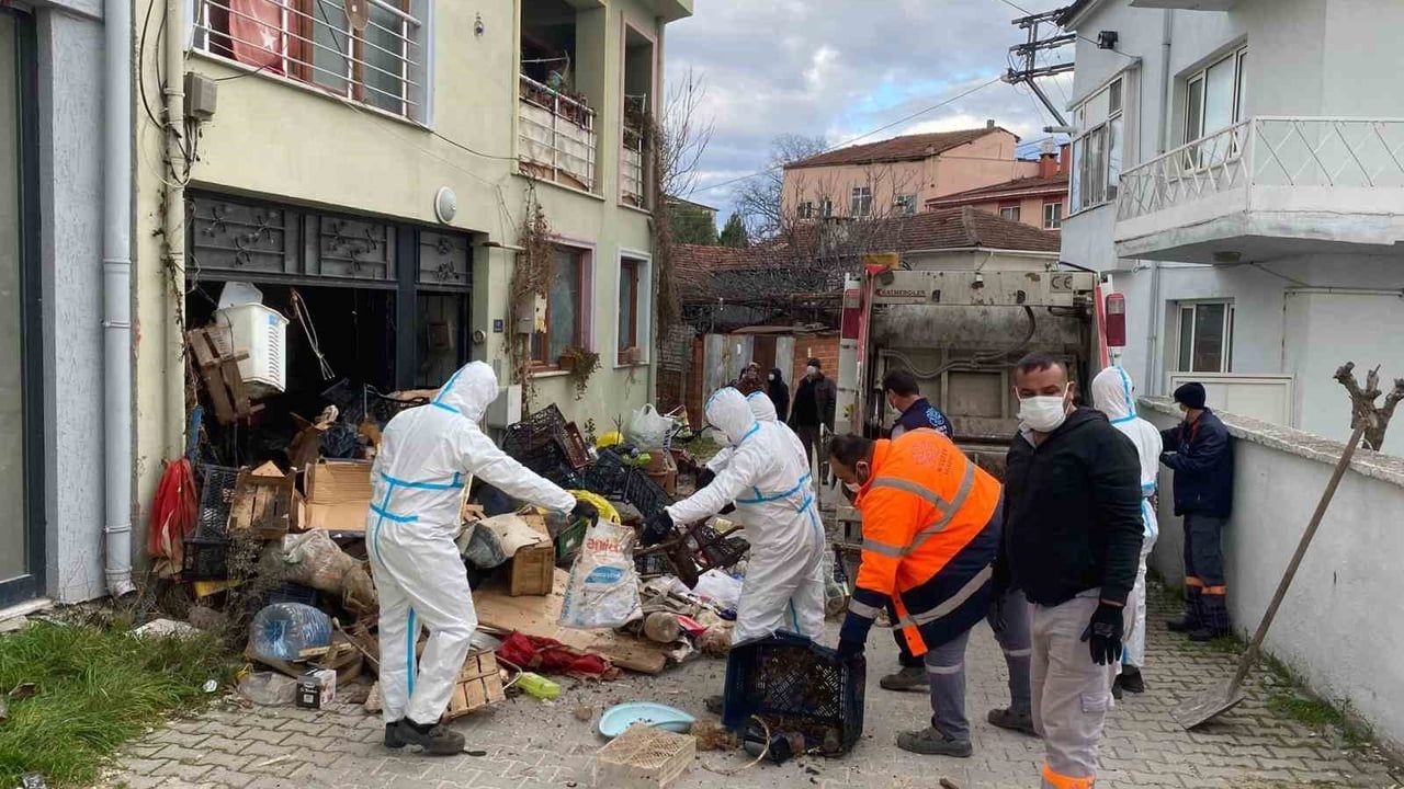 Görükle'de Çöp Eve Operasyon: 9 Kamyon Atık Temizlendi