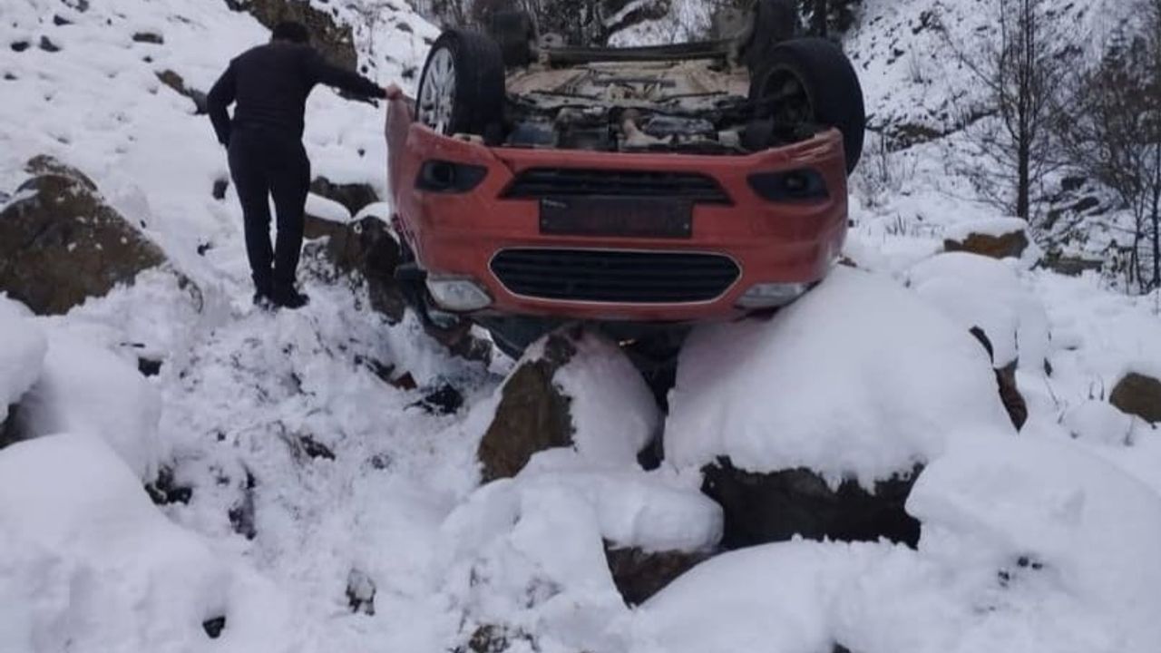 Gümüşhane'de Kamyonet Kazası: 5 Yaralı