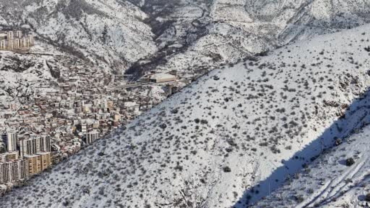 Gümüşhane'de Kar Yağışı Estetik Bir Görüntü Sunuyor