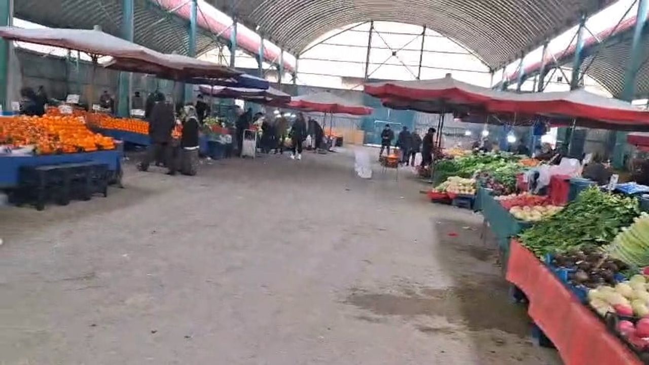 Gündoğdu Mahallesi'nde Pazarcı Isyanı: Hava Koşulları Mağdur Ediyor