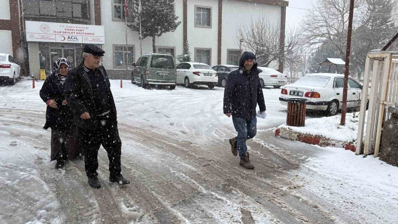 Güzelyurt'ta Kar Yağışı Etkisini Sürdürüyor