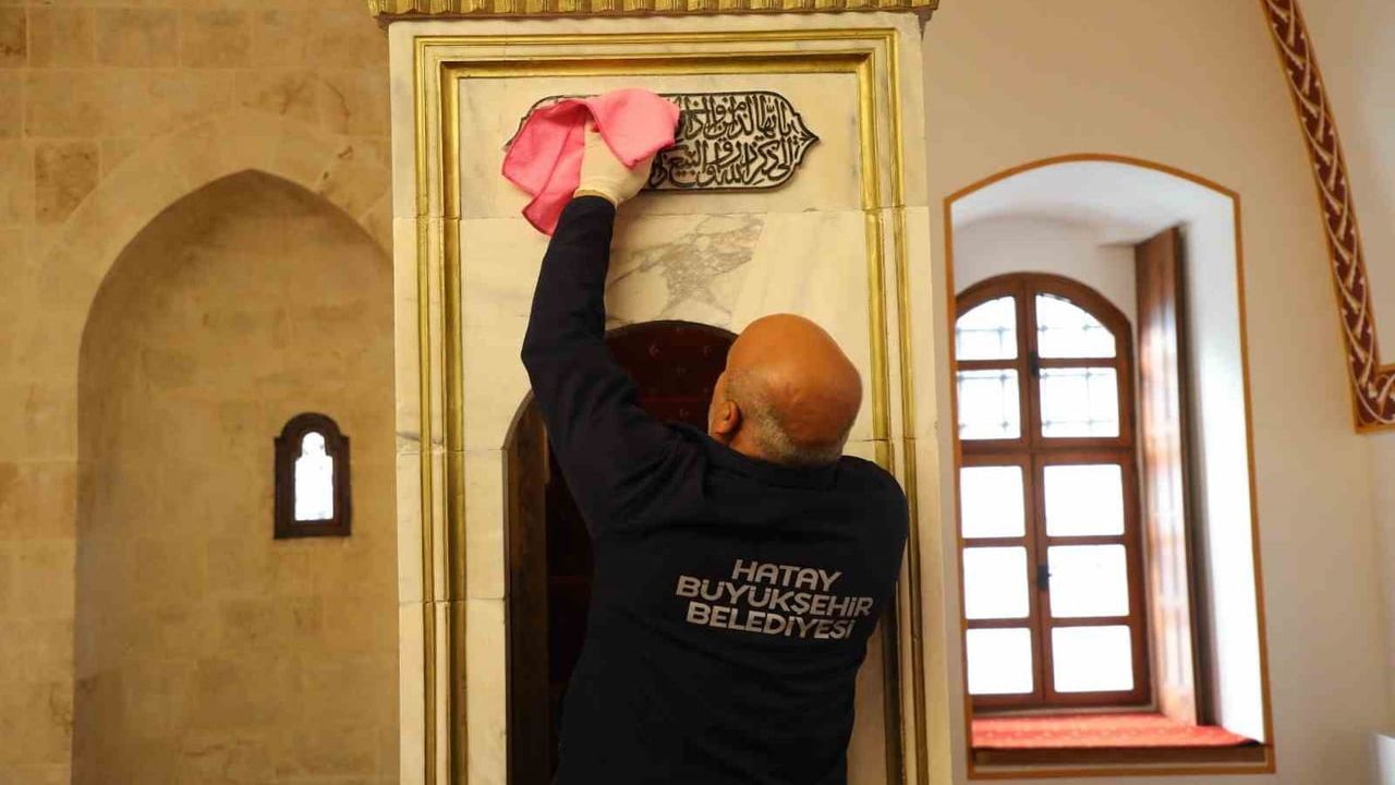 Habibi Neccar Camii'nin Temizliği Hatay Büyükşehir Belediyesi'ne Emanet
