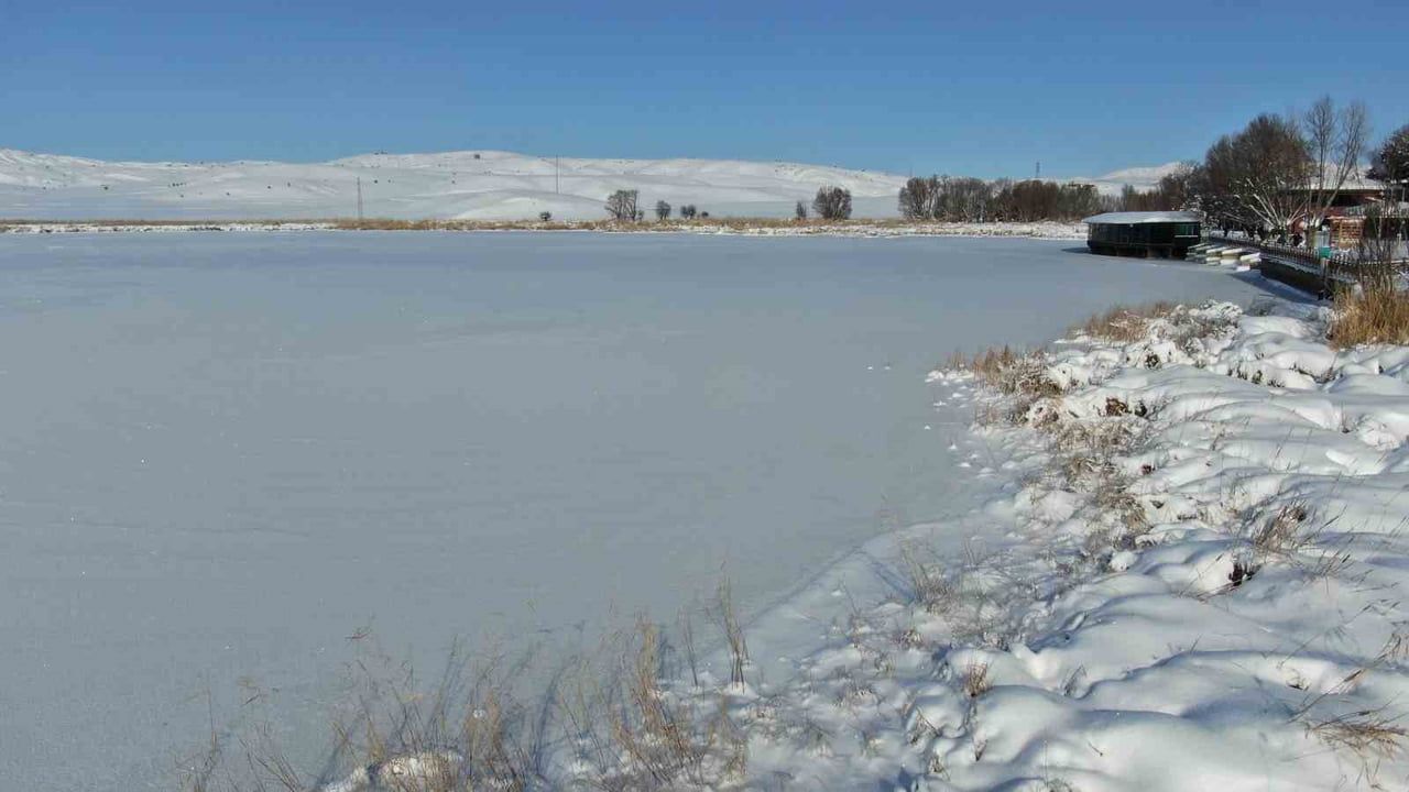 Hafik Gölü Eksi 21 Derecede Dondu