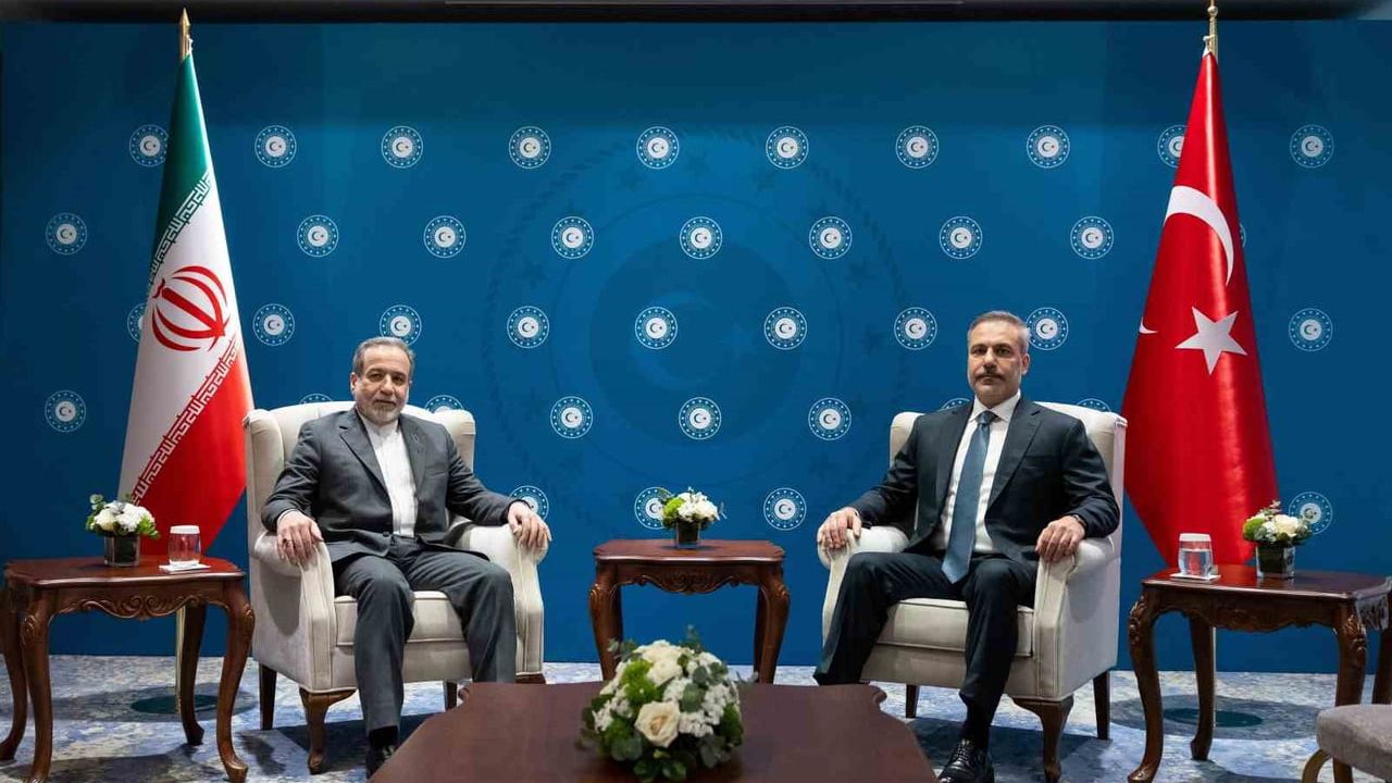 Hakan Fidan ve Abbas Arakçi İstanbul'da Bir Araya Geldi