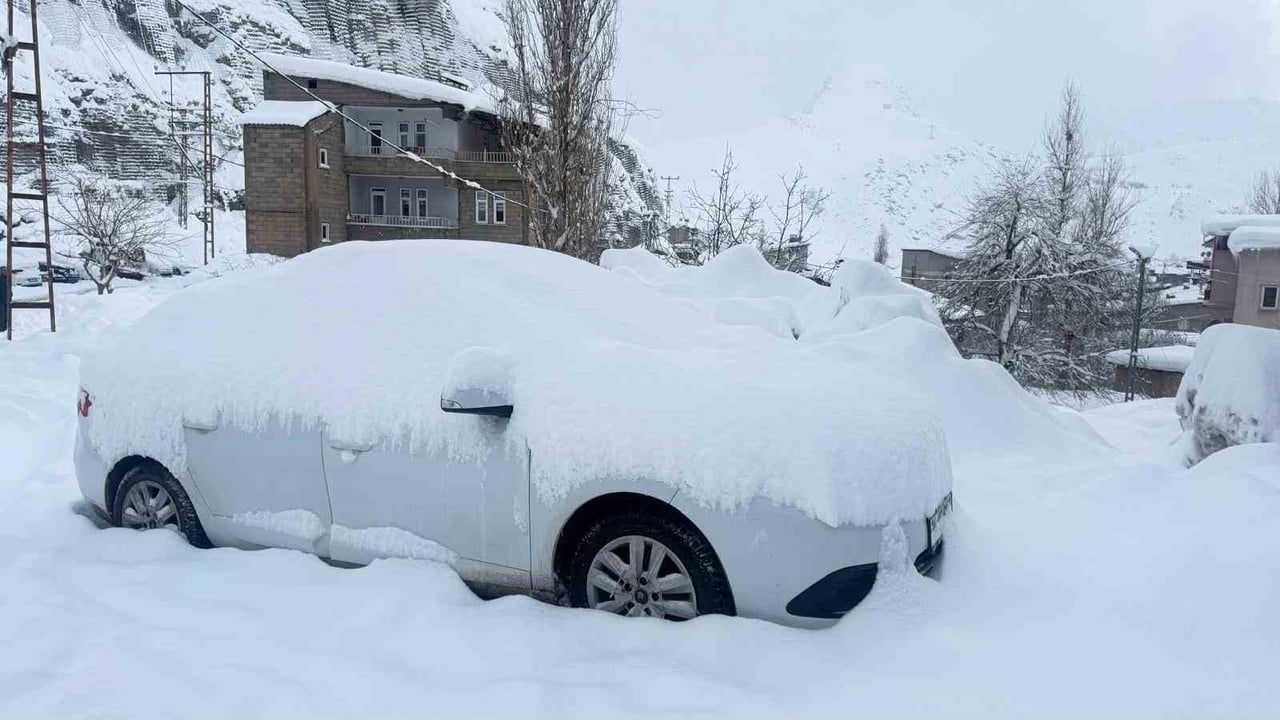 Hakkari'de 220 Yol açıldı, Karla Mücadele Devam Ediyor