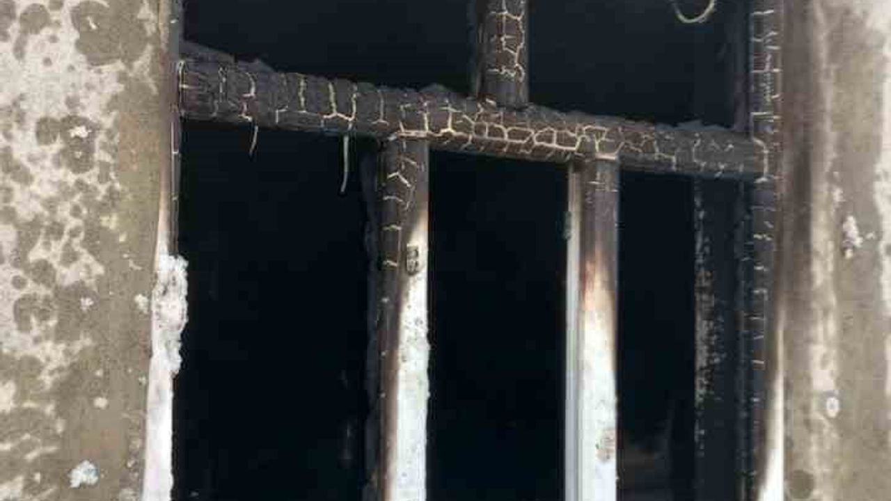 Hakkari'de Çıkan Ev Yangını Kontrol Altına Alındı