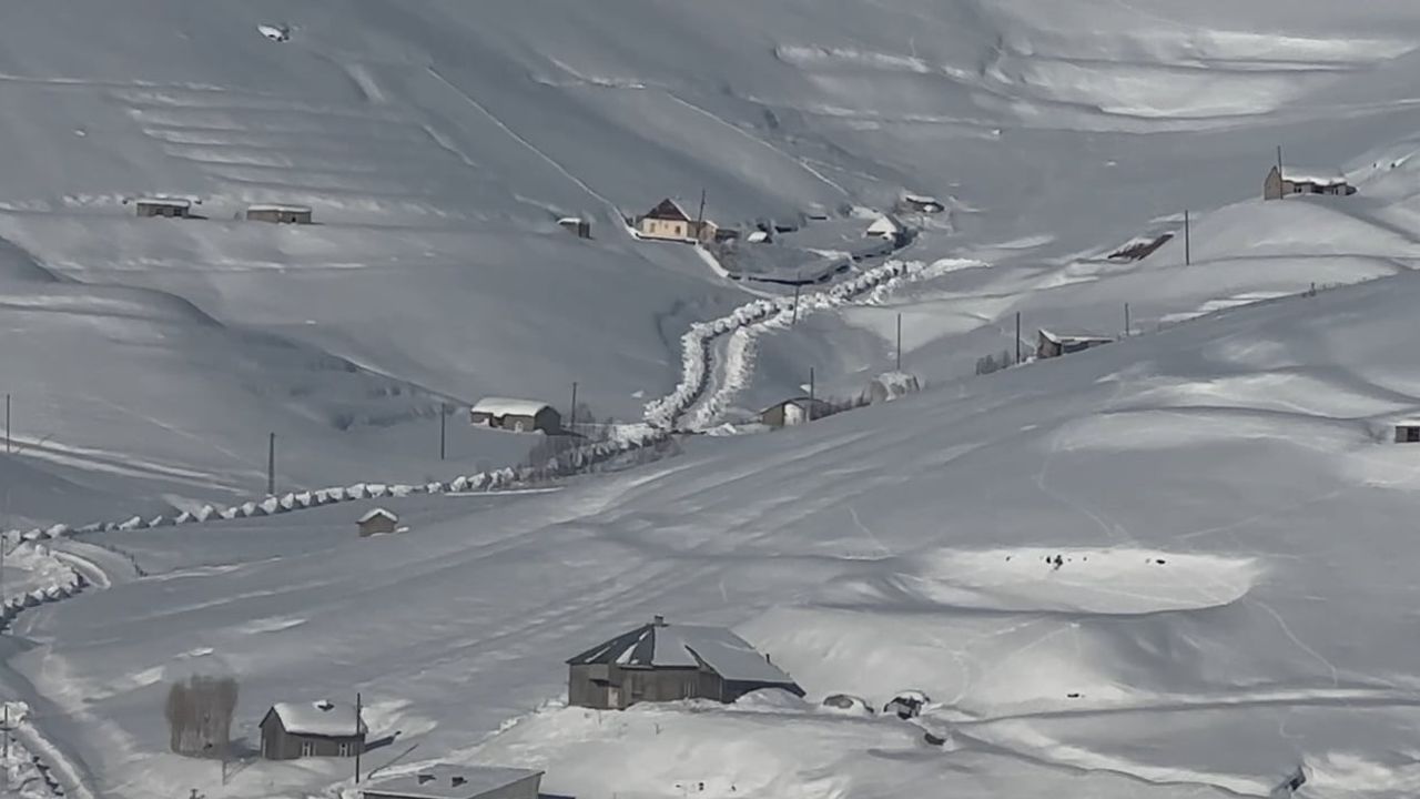 Hakkari'de Kar Yağışı Etkisini Gösterdi