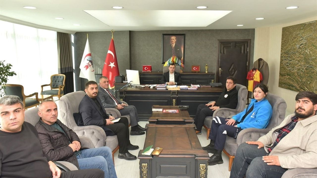 Hakkari'de Karla Mücadele İçin Toplantı Düzenlendi