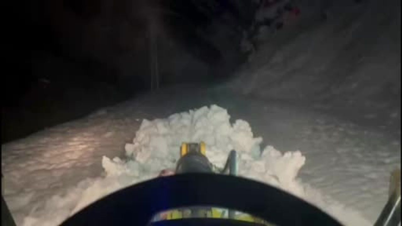 Hakkâri'de Mahsur Kalan İşçiler Kurtarıldı