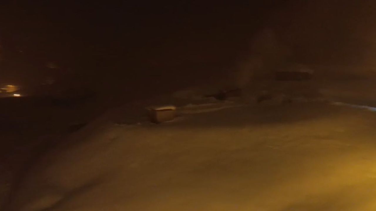 Hakkari'de Tandır Evinde Yangın: Vatandaşlar Karla Mücadele Etti