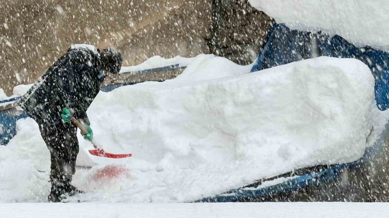 Hakkari'de Yoğun Kar Yağışı Hayatı Olumsuz Etkiliyor