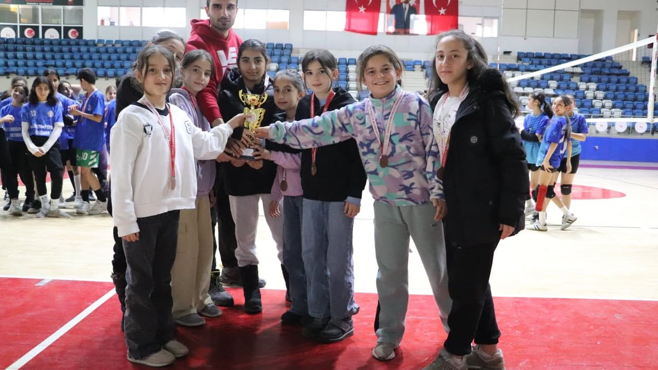Hakkari Küçükler Voleybol İl Birinciliği Sonuçlandı
