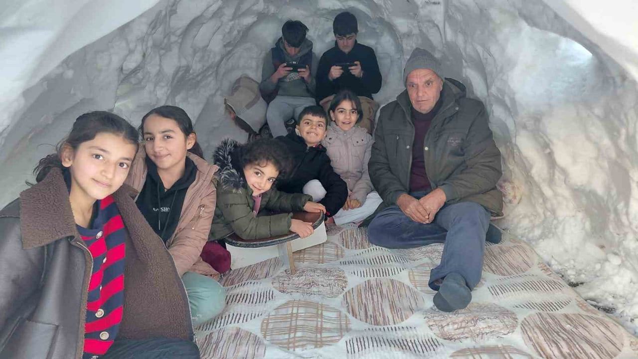 Hakkarili Yunus, Kardan İglo Evi Yaptı