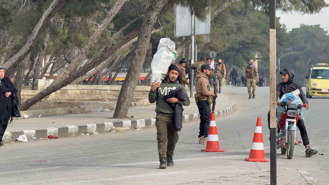 Halep’te Sivillerin Tahliyesi Devam Ediyor