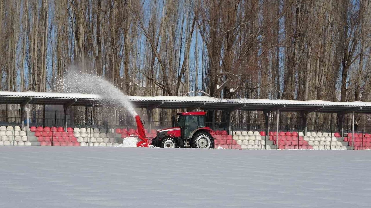 Hasköy'de Kar Yağışı Spor Müsabakalarını Etkiledi
