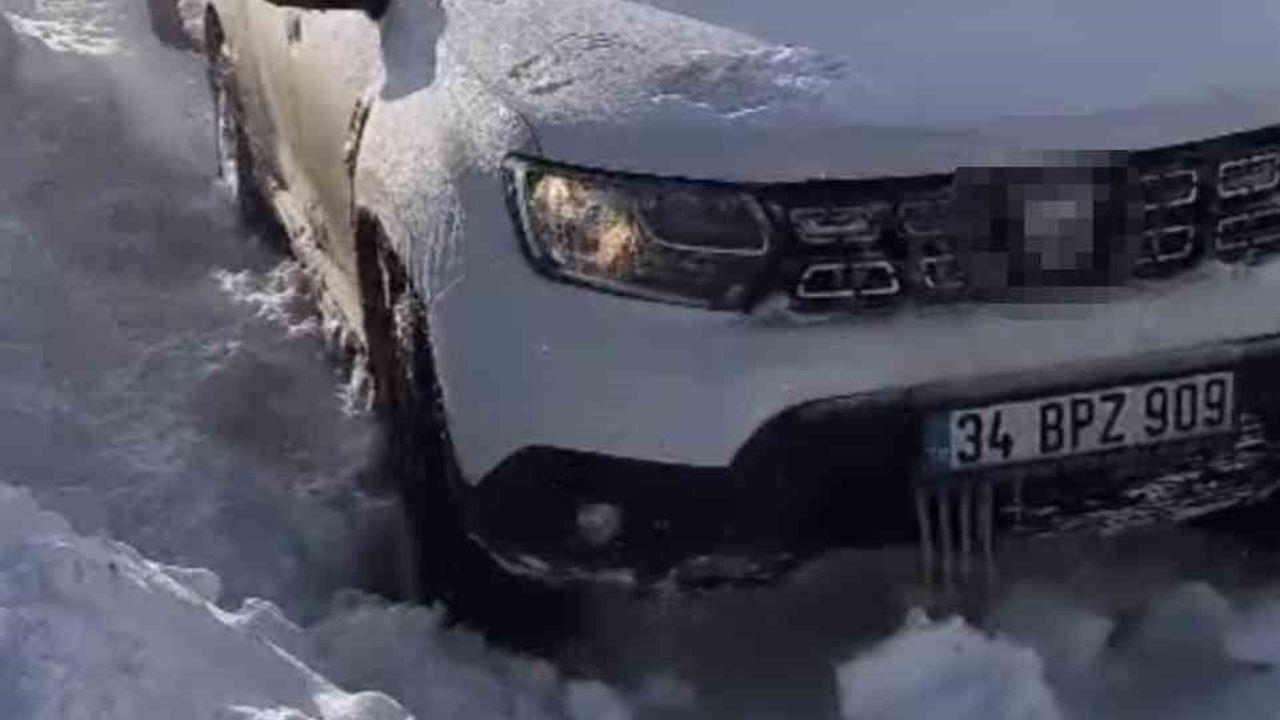 Hasta Nakli Yapan Araç Karda Mahsur Kaldı