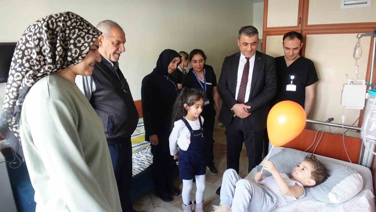 Hastanede Yatan Çocuklar Karne Sevincini Yaşadı