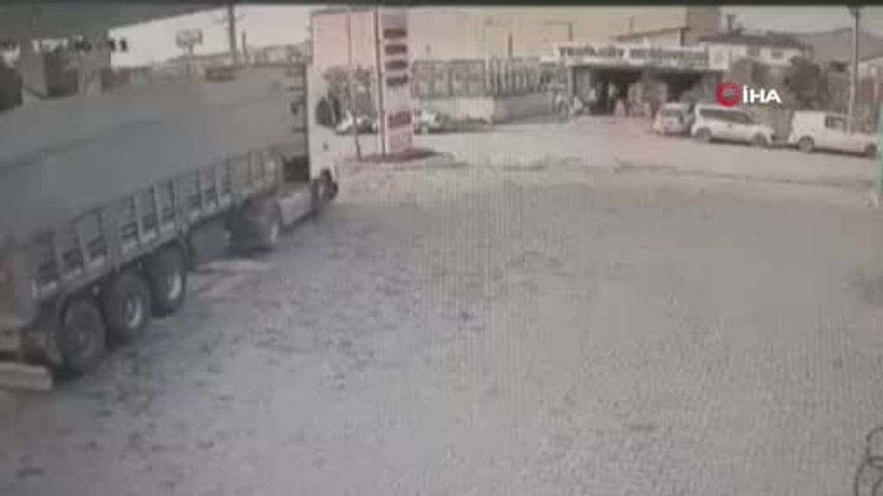 Hatay'da 5 Araçlı Kaza Güvenlik Kamerasına Yansıdı