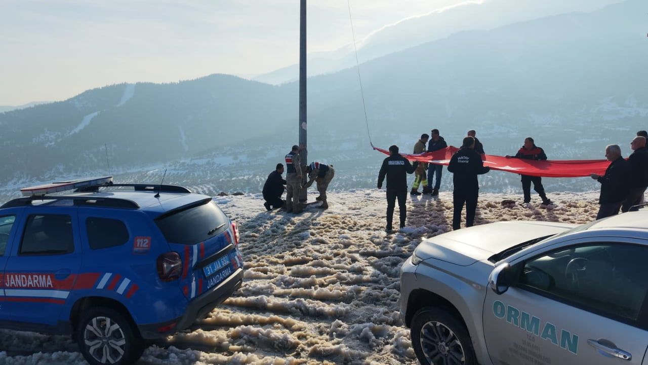 Hatay'da Bayrak Değişimi Gururu
