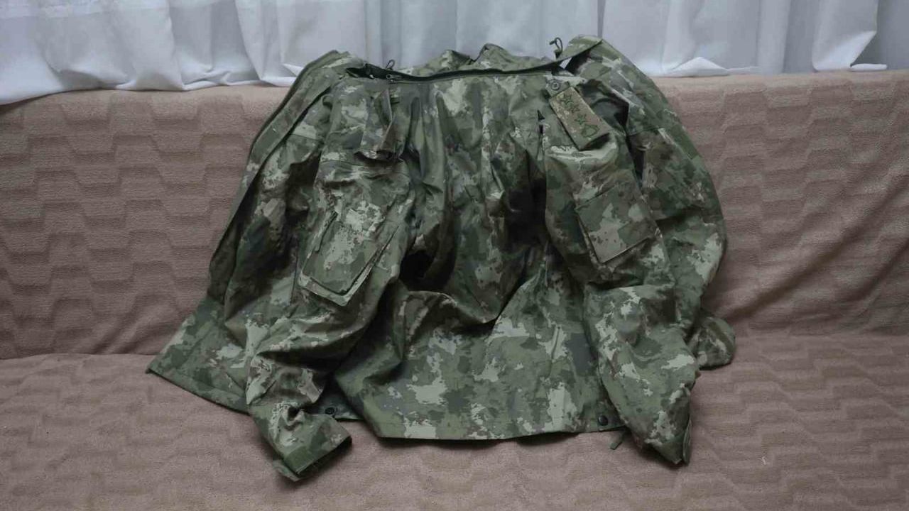 Hatay'da Depremden Sonra Annelerini ve Abilerini Kurtaran Annesini Kaybeden Genç Kız