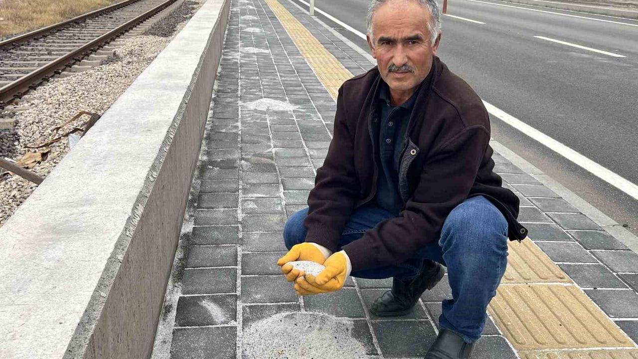 Hatay'da Dökülen Gübreler Bahçelerde Yeniden Kullanılıyor