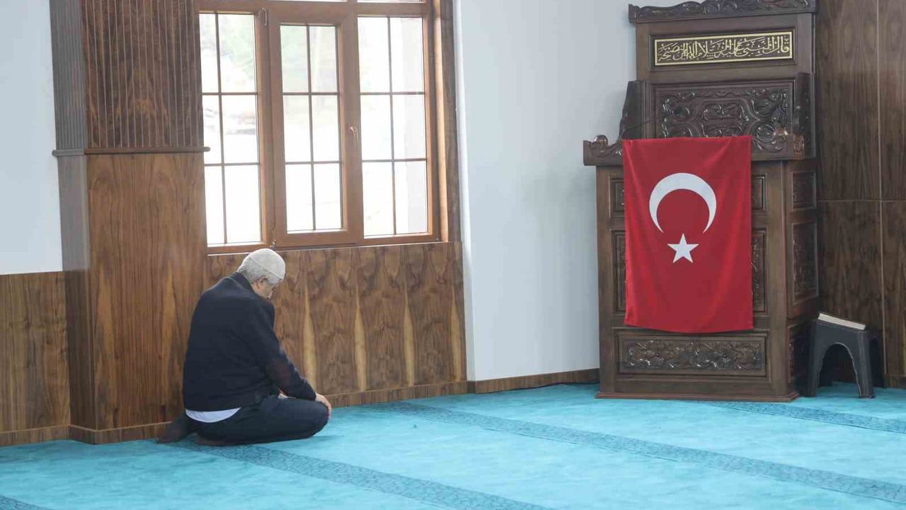 Hatay'da Gazze Şehitleri Camii İbadete Açıldı