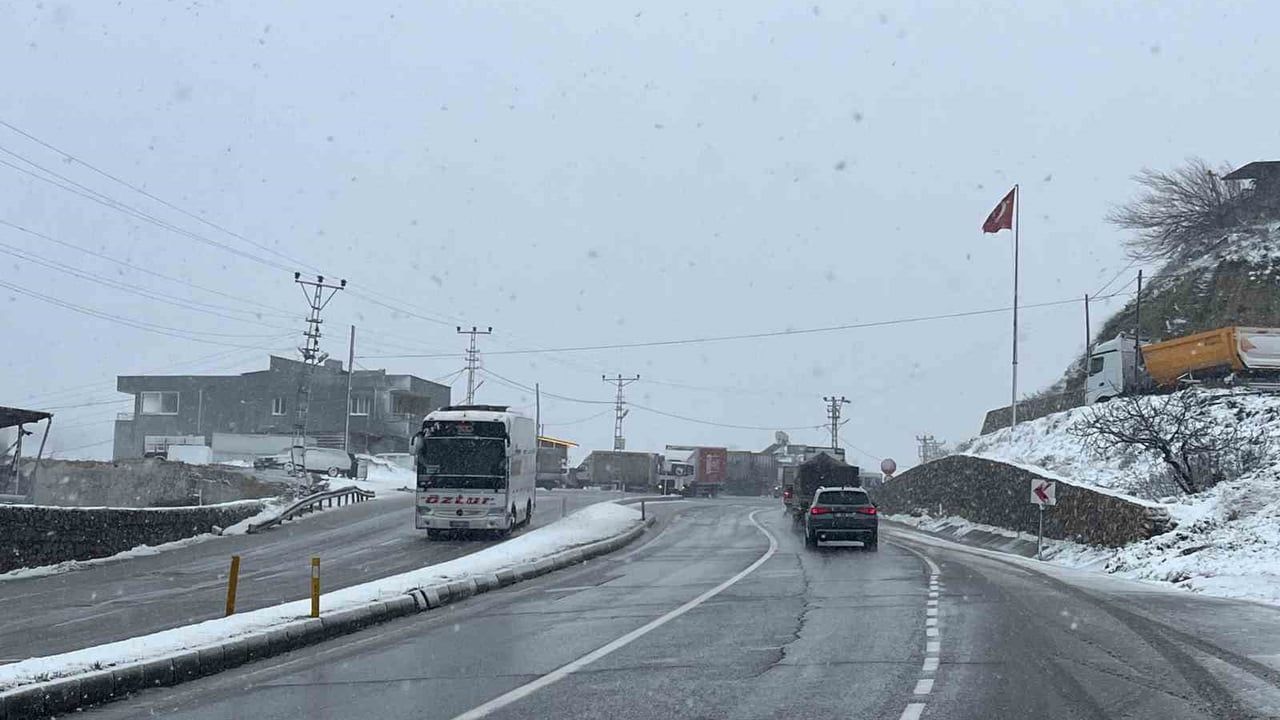 Hatay'da Kar Yağışı Başladı