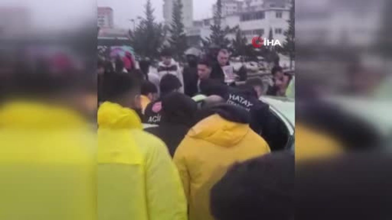 Hatay'da Minibüs ile Otomobil Çarpıştı: 5 Yaralı